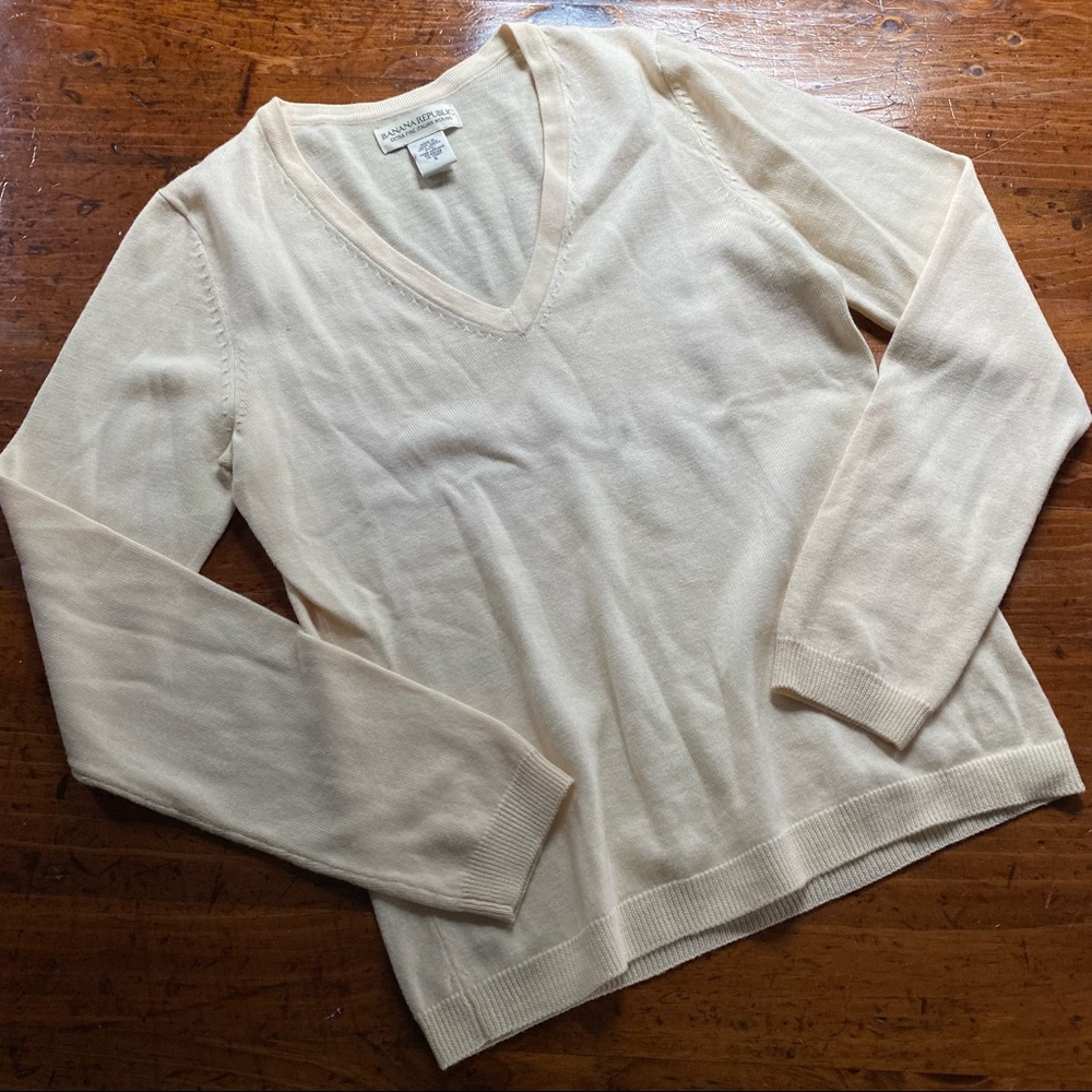Banana Republic - Vintage 90’s V Neck Wool Sweater - Women’s Small